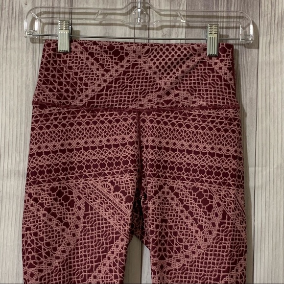 Fabletics Define High Waisted Maroon Patterned Leggings - Picture 4 of 6